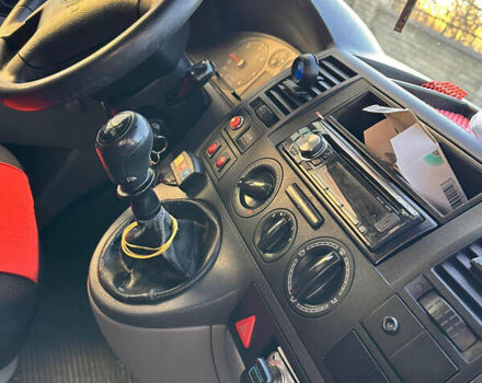 Красный Фольксваген Transporter, объемом двигателя 1.9 л и пробегом 305 тыс. км за 7900 $, фото 11 на Automoto.ua