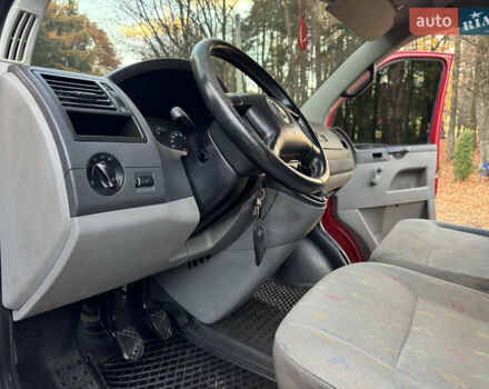 Красный Фольксваген Transporter, объемом двигателя 1.9 л и пробегом 221 тыс. км за 6999 $, фото 56 на Automoto.ua