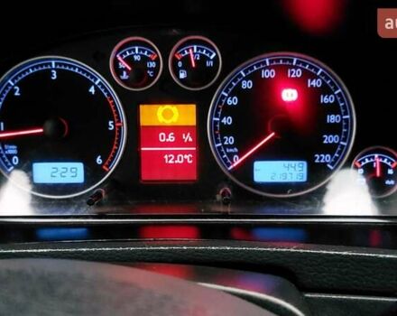 Красный Фольксваген Transporter, объемом двигателя 2.46 л и пробегом 220 тыс. км за 13800 $, фото 5 на Automoto.ua