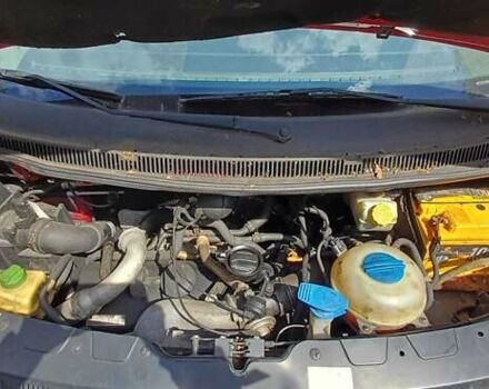 Красный Фольксваген Transporter, объемом двигателя 2.46 л и пробегом 400 тыс. км за 5000 $, фото 2 на Automoto.ua