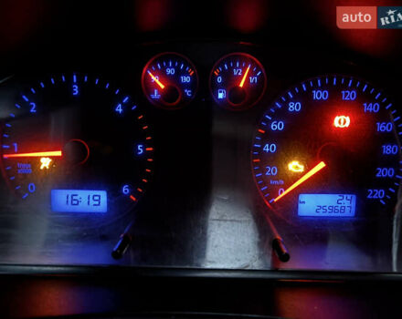 Красный Фольксваген Transporter, объемом двигателя 1.98 л и пробегом 259 тыс. км за 8500 $, фото 6 на Automoto.ua