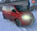 Красный Фольксваген Transporter, объемом двигателя 2.5 л и пробегом 330 тыс. км за 12000 $, фото 1 на Automoto.ua