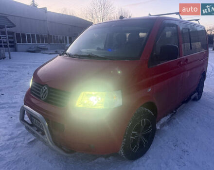 Красный Фольксваген Transporter, объемом двигателя 2.5 л и пробегом 330 тыс. км за 12000 $, фото 1 на Automoto.ua