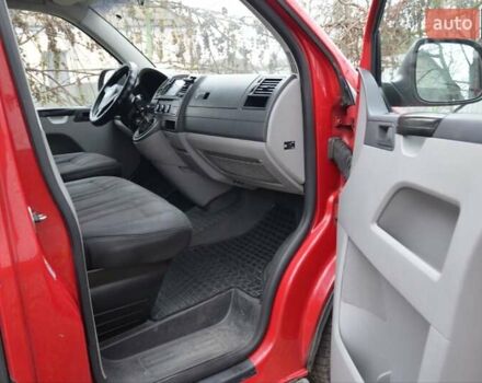 Красный Фольксваген Transporter, объемом двигателя 1.97 л и пробегом 446 тыс. км за 12100 $, фото 4 на Automoto.ua