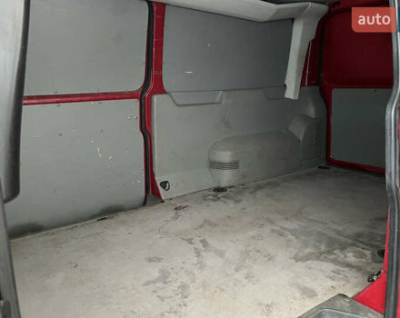 Красный Фольксваген Transporter, объемом двигателя 1.97 л и пробегом 286 тыс. км за 15500 $, фото 15 на Automoto.ua