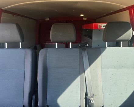 Красный Фольксваген Transporter, объемом двигателя 2 л и пробегом 146 тыс. км за 10000 $, фото 4 на Automoto.ua