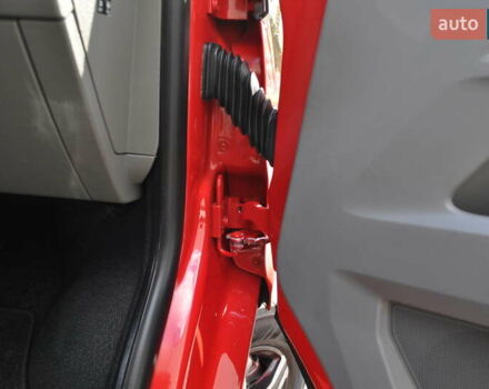 Красный Фольксваген Transporter, объемом двигателя 1.97 л и пробегом 189 тыс. км за 26800 $, фото 46 на Automoto.ua