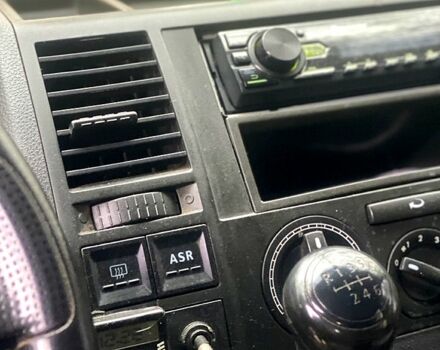 Красный Фольксваген Transporter, объемом двигателя 2.5 л и пробегом 300 тыс. км за 7500 $, фото 8 на Automoto.ua