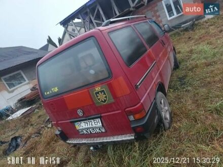 Красный Фольксваген Transporter, объемом двигателя 2 л и пробегом 300 тыс. км за 3500 $, фото 1 на Automoto.ua
