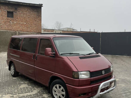 Красный Фольксваген Transporter, объемом двигателя 1.97 л и пробегом 300 тыс. км за 2999 $, фото 1 на Automoto.ua