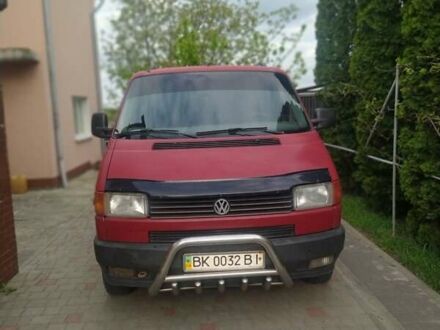 Красный Фольксваген Transporter, объемом двигателя 2 л и пробегом 380 тыс. км за 4100 $, фото 1 на Automoto.ua
