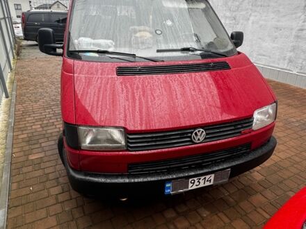 Красный Фольксваген Transporter, объемом двигателя 1.9 л и пробегом 300 тыс. км за 5800 $, фото 1 на Automoto.ua