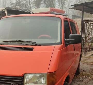 Красный Фольксваген Transporter, объемом двигателя 2.5 л и пробегом 580 тыс. км за 5200 $, фото 1 на Automoto.ua