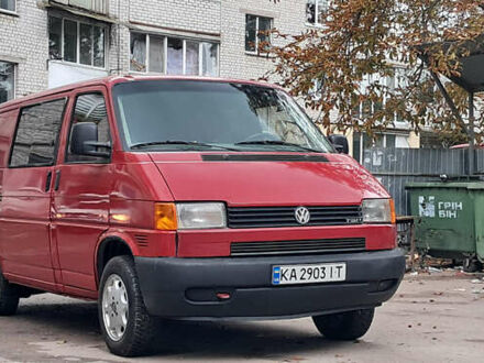 Красный Фольксваген Transporter, объемом двигателя 2.5 л и пробегом 460 тыс. км за 4400 $, фото 1 на Automoto.ua