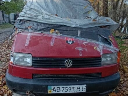 Красный Фольксваген Transporter, объемом двигателя 1.9 л и пробегом 200 тыс. км за 2700 $, фото 1 на Automoto.ua