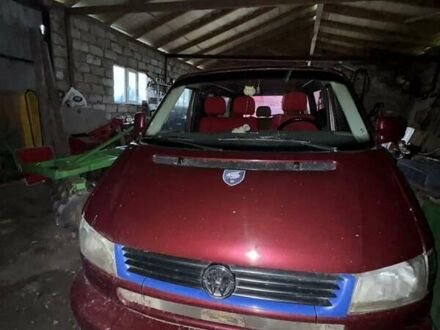 Красный Фольксваген Transporter, объемом двигателя 2.5 л и пробегом 480 тыс. км за 4600 $, фото 1 на Automoto.ua