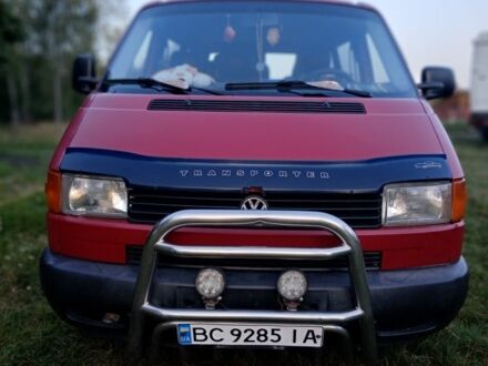Красный Фольксваген Transporter, объемом двигателя 1.9 л и пробегом 278 тыс. км за 6000 $, фото 1 на Automoto.ua