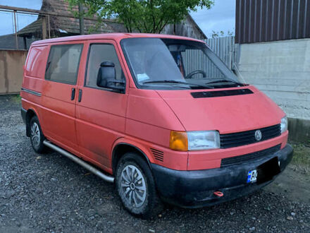 Красный Фольксваген Transporter, объемом двигателя 1.9 л и пробегом 274 тыс. км за 4000 $, фото 1 на Automoto.ua