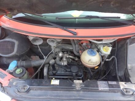 Красный Фольксваген Transporter, объемом двигателя 1.9 л и пробегом 201 тыс. км за 7800 $, фото 1 на Automoto.ua