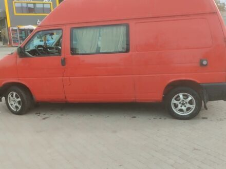 Красный Фольксваген Transporter, объемом двигателя 2.5 л и пробегом 386 тыс. км за 5200 $, фото 1 на Automoto.ua
