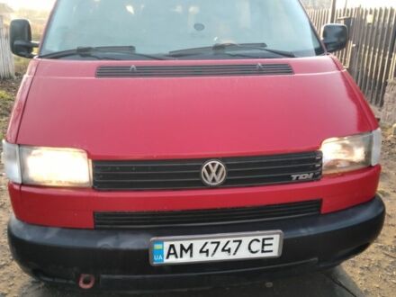 Красный Фольксваген Transporter, объемом двигателя 2.5 л и пробегом 375 тыс. км за 8300 $, фото 1 на Automoto.ua