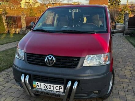 Красный Фольксваген Transporter, объемом двигателя 2.4 л и пробегом 320 тыс. км за 10500 $, фото 1 на Automoto.ua