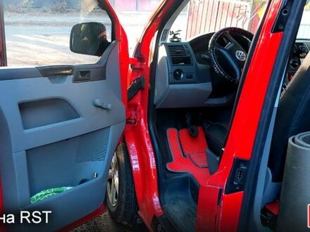 Фольксваген Transporter 2006 у Кропивницькому (Кіровограді) на Automoto.ua Червоний Фольксваген Transporter, об'ємом двигуна 2.5 л та пробігом 285 тис. км за 9000 $, фото 1 на Automoto.ua