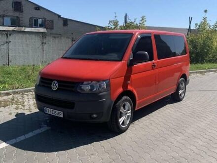 Красный Фольксваген Transporter, объемом двигателя 2 л и пробегом 300 тыс. км за 9350 $, фото 1 на Automoto.ua