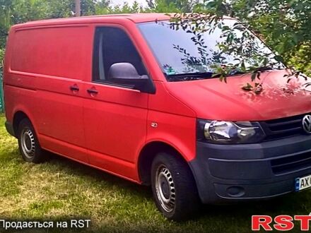 Красный Фольксваген Transporter, объемом двигателя 2 л и пробегом 220 тыс. км за 9000 $, фото 1 на Automoto.ua