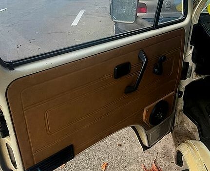 Фольксваген Transporter, объемом двигателя 1.9 л и пробегом 300 тыс. км за 555 $, фото 3 на Automoto.ua