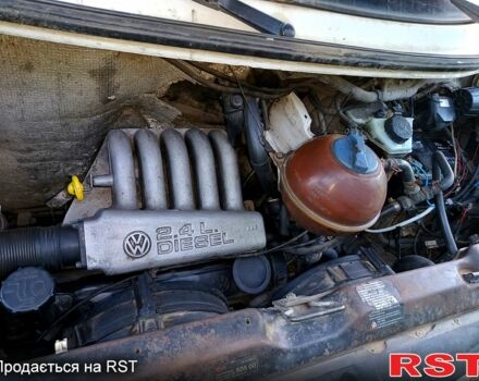 Фольксваген Transporter, объемом двигателя 2.4 л и пробегом 300 тыс. км за 2500 $, фото 1 на Automoto.ua