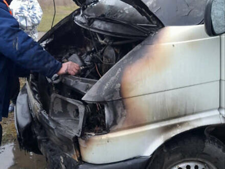 Фольксваген Transporter, объемом двигателя 2.4 л и пробегом 240 тыс. км за 1500 $, фото 1 на Automoto.ua