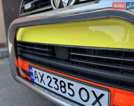 Желтый Фольксваген Transporter, объемом двигателя 1.97 л и пробегом 320 тыс. км за 27500 $, фото 8 на Automoto.ua