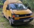 Желтый Фольксваген Transporter, объемом двигателя 1.9 л и пробегом 395 тыс. км за 3500 $, фото 1 на Automoto.ua