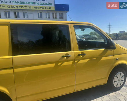 Желтый Фольксваген Transporter, объемом двигателя 1.97 л и пробегом 203 тыс. км за 11200 $, фото 1 на Automoto.ua