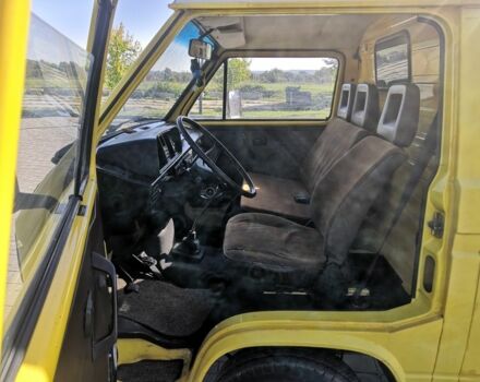 Желтый Фольксваген Transporter, объемом двигателя 1.6 л и пробегом 584 тыс. км за 1500 $, фото 8 на Automoto.ua