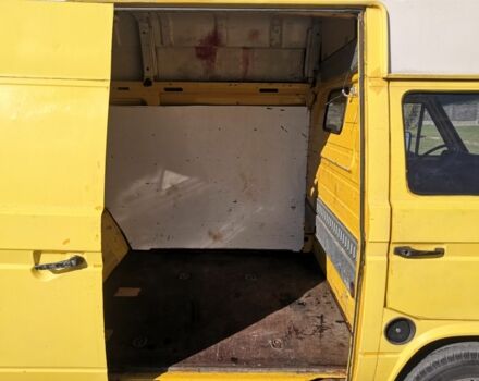 Желтый Фольксваген Transporter, объемом двигателя 1.6 л и пробегом 584 тыс. км за 1500 $, фото 10 на Automoto.ua