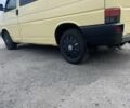 Желтый Фольксваген Transporter, объемом двигателя 1.9 л и пробегом 300 тыс. км за 3800 $, фото 4 на Automoto.ua