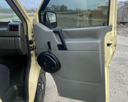 Желтый Фольксваген Transporter, объемом двигателя 1.9 л и пробегом 300 тыс. км за 3800 $, фото 6 на Automoto.ua