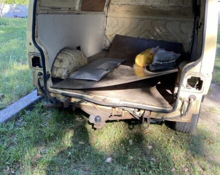 Желтый Фольксваген Transporter, объемом двигателя 1.9 л и пробегом 300 тыс. км за 3800 $, фото 14 на Automoto.ua