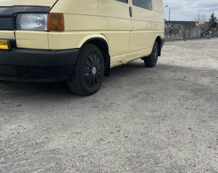Желтый Фольксваген Transporter, объемом двигателя 1.9 л и пробегом 300 тыс. км за 3800 $, фото 3 на Automoto.ua