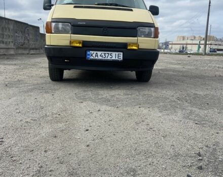 Желтый Фольксваген Transporter, объемом двигателя 1.9 л и пробегом 300 тыс. км за 3800 $, фото 1 на Automoto.ua