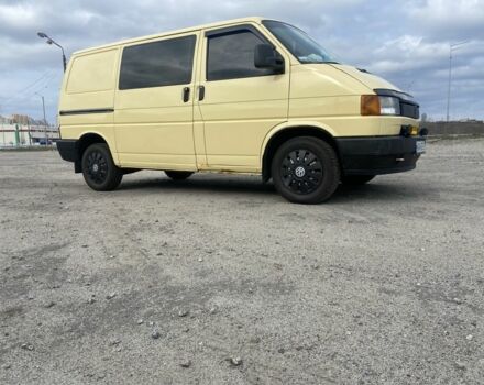 Желтый Фольксваген Transporter, объемом двигателя 1.9 л и пробегом 300 тыс. км за 3800 $, фото 2 на Automoto.ua