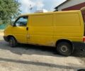 Желтый Фольксваген Transporter, объемом двигателя 1.9 л и пробегом 471 тыс. км за 3000 $, фото 1 на Automoto.ua