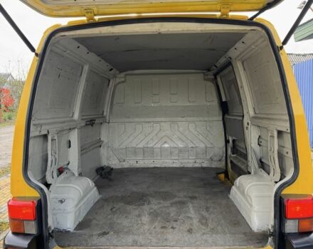 Желтый Фольксваген Transporter, объемом двигателя 1.9 л и пробегом 320 тыс. км за 8600 $, фото 5 на Automoto.ua