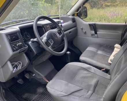 Желтый Фольксваген Transporter, объемом двигателя 1.9 л и пробегом 270 тыс. км за 2800 $, фото 4 на Automoto.ua