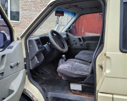 Жовтий Фольксваген Transporter, об'ємом двигуна 2.4 л та пробігом 45 тис. км за 2000 $, фото 4 на Automoto.ua