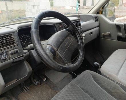 Желтый Фольксваген Transporter, объемом двигателя 1.9 л и пробегом 180 тыс. км за 4000 $, фото 1 на Automoto.ua