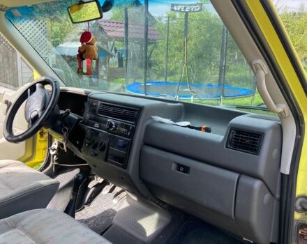 Желтый Фольксваген Transporter, объемом двигателя 1.9 л и пробегом 400 тыс. км за 4100 $, фото 5 на Automoto.ua