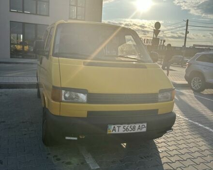 Желтый Фольксваген Transporter, объемом двигателя 1.9 л и пробегом 320 тыс. км за 225000 $, фото 3 на Automoto.ua